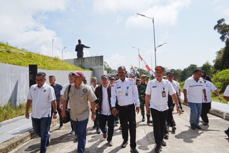 Pemprov Sambut Kunjungan Wamen Digital Sarawak di PLBN Long Nawang