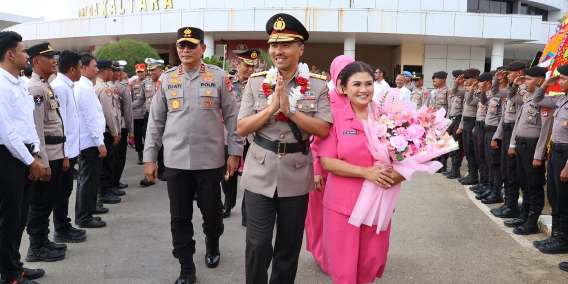 Polda Kaltara Gelar Kenal Pamit Sekaligus Pelepasan Irjen Pol. Andries Hermanto dan Ibu Ny. Angela Mayasari Andries