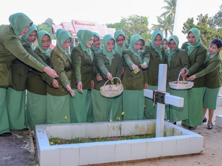 Peringati HUT ke-80, Persit Kodim 0907 Tarakan Ziarah ke TMP Dwikora