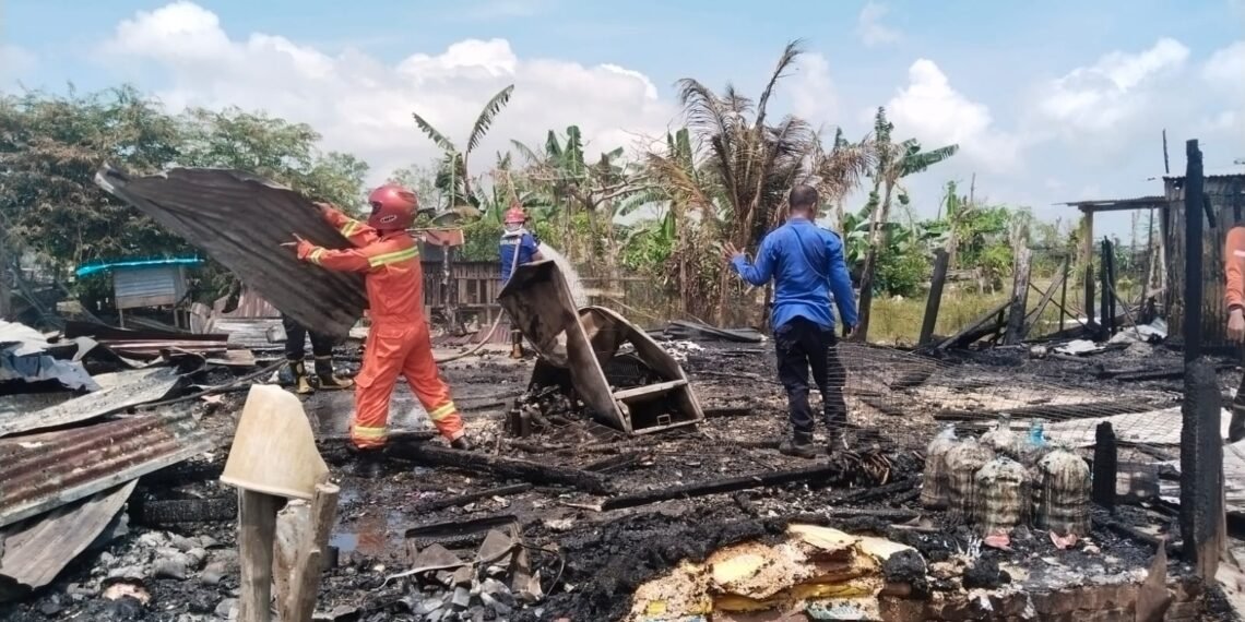 Kebakaran di Pantai Amal Tarakan, Dua Rumah Hangus dan Pasutri Alami Luka Bakar