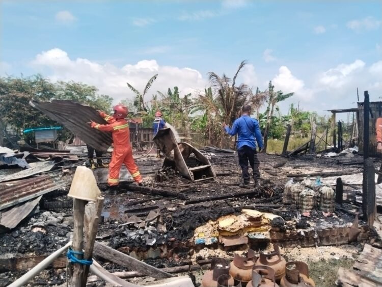 Kebakaran di Pantai Amal Tarakan, Dua Rumah Hangus dan Pasutri Alami Luka Bakar