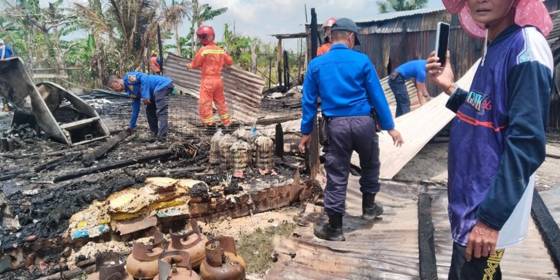 Damkar Terima Informasi Terlambat, Evaluasi Penanganan Kebakaran di Pantai Amal