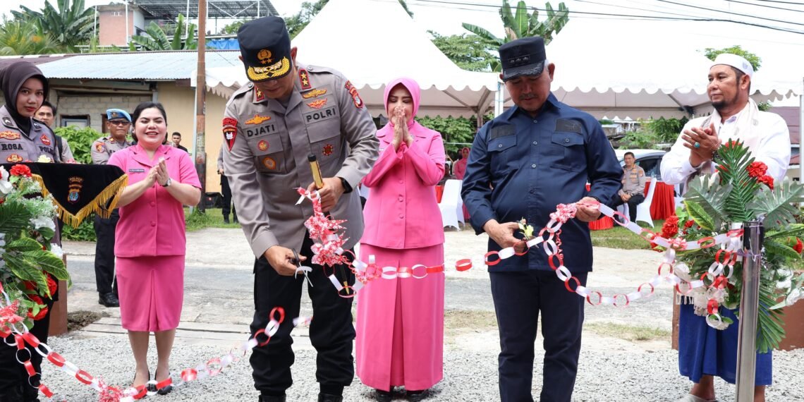 Wujud Nyata Kepedulian, Kapolda Kaltara Serahkan Kunci Program Bedah Rumah Presisi di Kampung Bugis