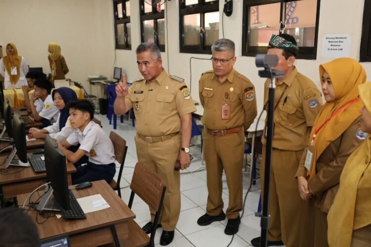 Wali Kota Tinjau Ujian TKA, Pola Soal Dinilai Butuh Adaptasi