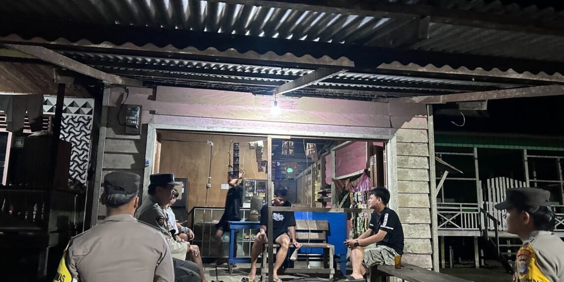 Polisi Sambangi Tokoh Masyarakat Long Beluah, Perkuat Sinergi Jaga Kamtibmas