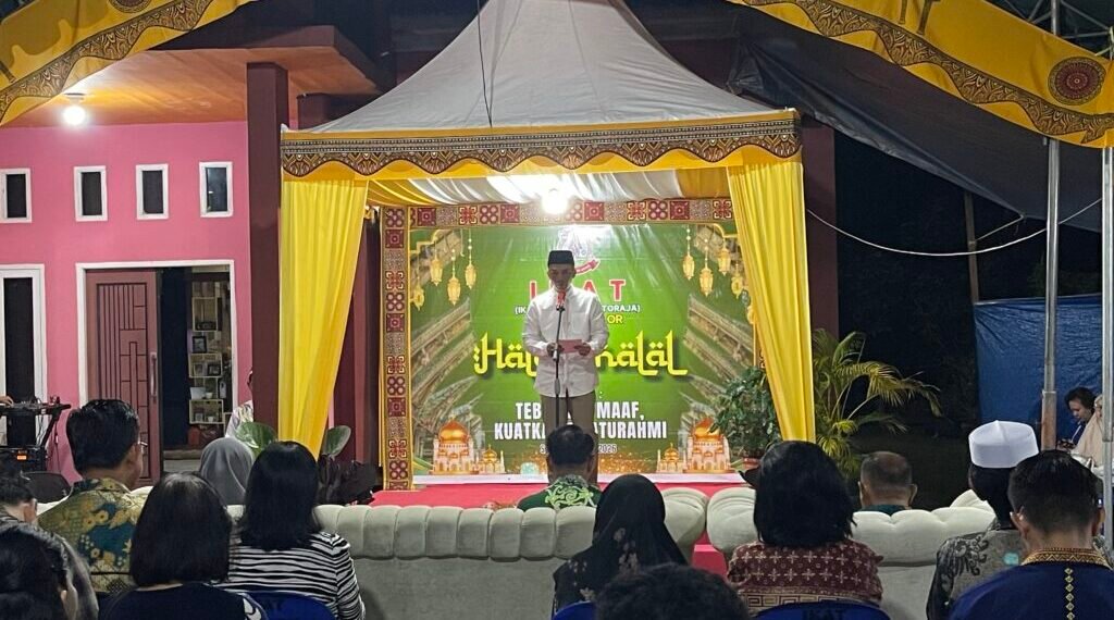 Di Halalbihalal IKAT, Sekda Ajak Masyarakat Jaga Harmoni