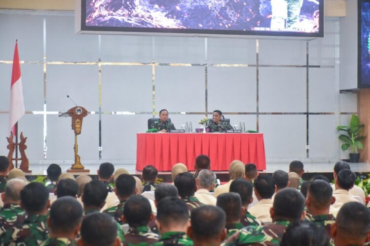 Pangdam VI/Mlw Kunjungi Makorem 091/ASN: Tekankan Keimanan dan Disiplin Prajurit