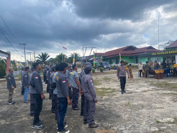 Penguatan Linmas Tanjung Palas Barat, Puluhan Anggota Dikukuhkan dan Dibekali Bimtek