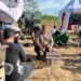 Puluhan Personel Polresta Bulungan Amankan Penanaman 10 Ribu Pohon Ulin