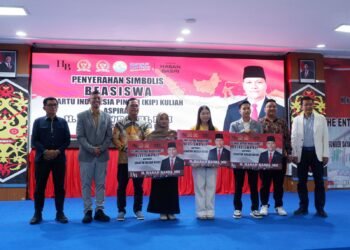 Momentum Hardiknas, Hasan Basri Salurkan Beasiswa KIP Kuliah untuk Mahasiswa di Penjuru Kaltara