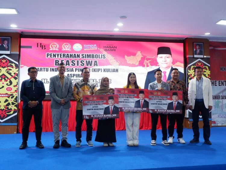 Momentum Hardiknas, Hasan Basri Salurkan Beasiswa KIP Kuliah untuk Mahasiswa di Penjuru Kaltara
