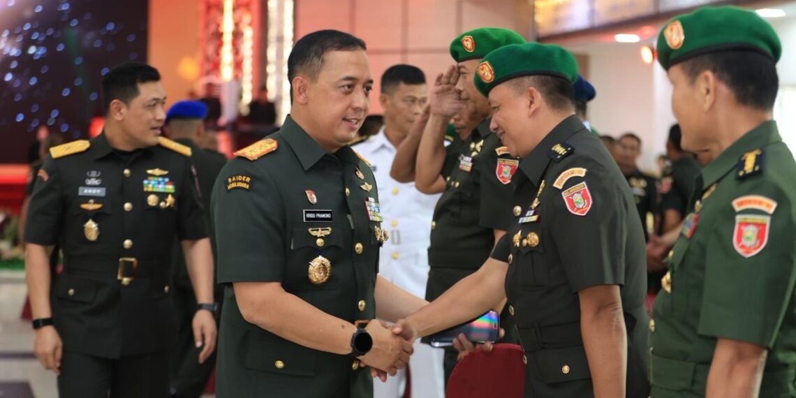 Tingkatkan Profesionalisme dan Penyegaran Organisasi, Pangdam VI/Mlw pimpin Sertijab Pejabat Kodam VI/Mlw