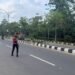 Patroli Sat Samapta Polresta Bulungan Atur Arus Lalu Lintas di Depan SPBU Sengkawit