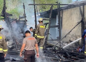 Respon Cepat, Personel Ditsamapta Polda Kaltara Padamkan Kebakaran Rumah di Jalan Poros Tanah Kuning