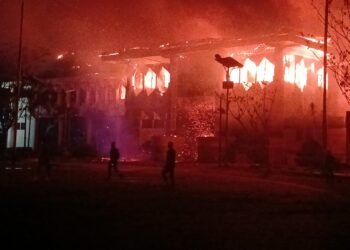 BREAKING NEWS – Si Jago Merah Lalap Kantor Bupati Bulungan, Hanguskan Ruangan Lantai Dua