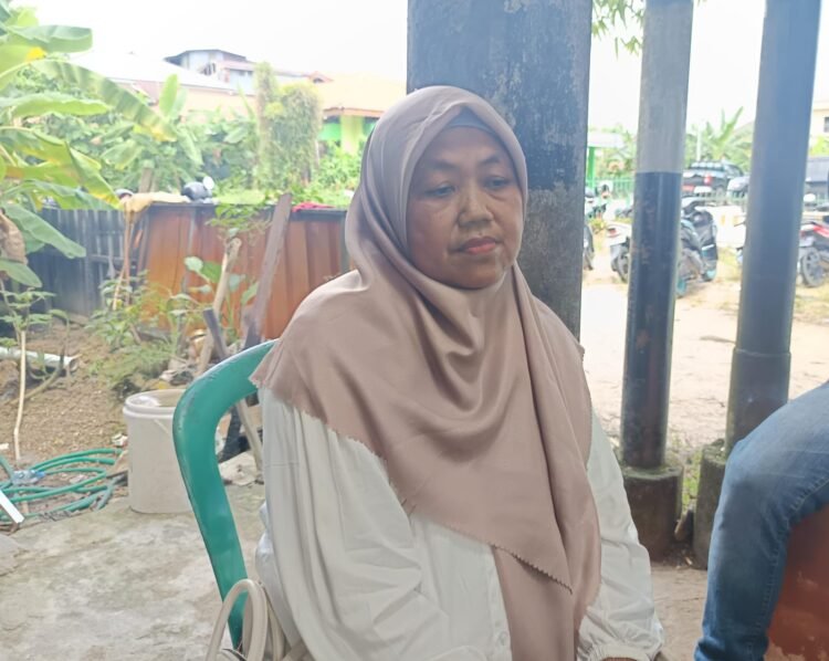 Dua Dekade Menyapu Jalan, Berakhir dengan PHK: Kisah Nawi di Tarakan