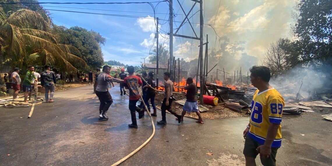 Api Diduga Berasal dari Dapur, 13 Rumah di Bulungan Terbakar