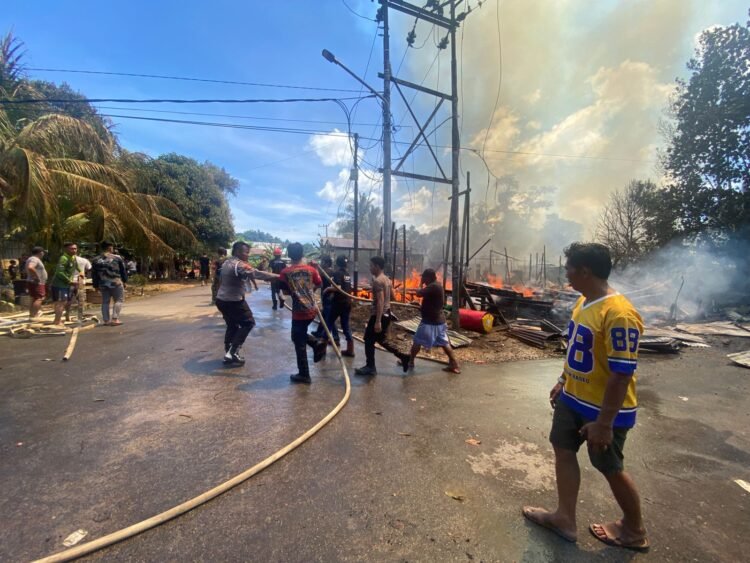 Api Diduga Berasal dari Dapur, 13 Rumah di Bulungan Terbakar
