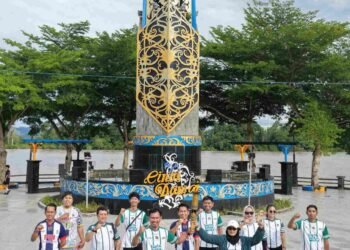 Arak Obor Porwada II Keliling Tanjung Selor, Semangat Kontingen PWI Bulungan Menggelora
