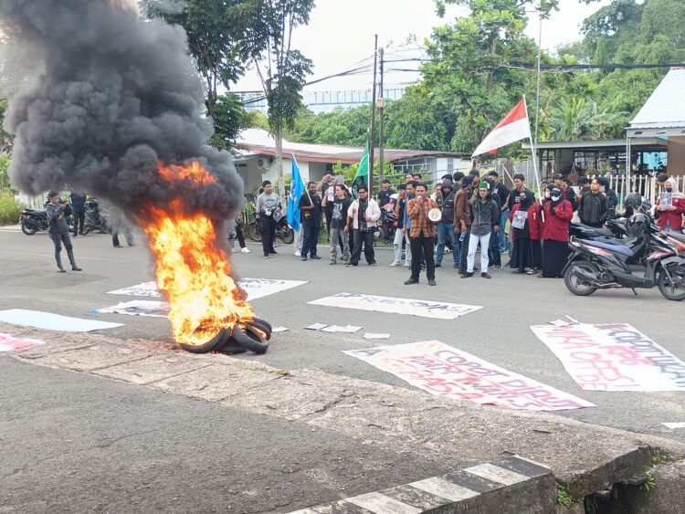Mahasiswa Gelar Aksi di Kantor Wali Kota Tarakan, Tuntut Pencopotan Lurah dan Direktur PDAM