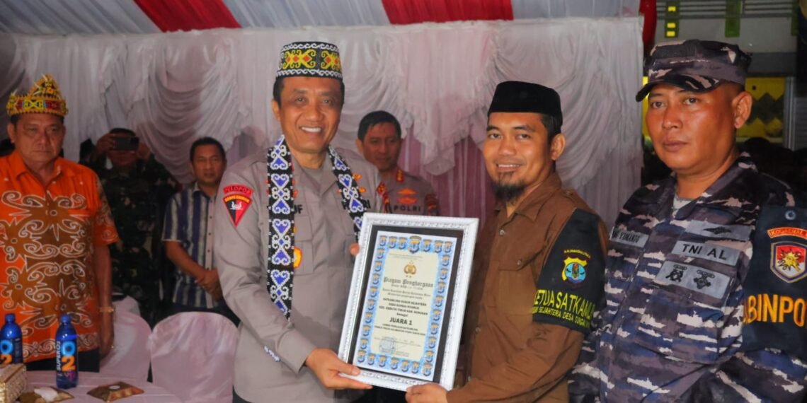 Kunjungan Kerja Wakapolda Kaltara di Pulau Sebatik: Beri Penghargaan Satkamling dan Tinjau Perbatasan RI–Malaysia