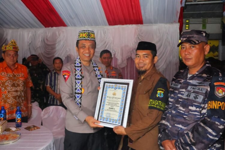 Kunjungan Kerja Wakapolda Kaltara di Pulau Sebatik: Beri Penghargaan Satkamling dan Tinjau Perbatasan RI–Malaysia