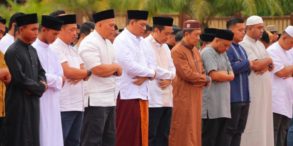 Kapolda Kaltara Pimpin Sholat Idul Adha, Puluhan Hewan Kurban Disalurkan