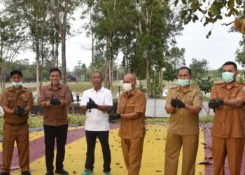 Syarwani Lepas Burung Endemik Kalimantan di Tanjung Selor