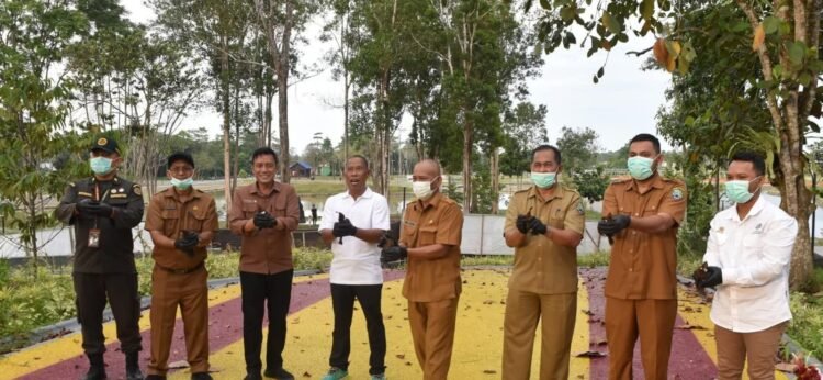 Syarwani Lepas Burung Endemik Kalimantan di Tanjung Selor