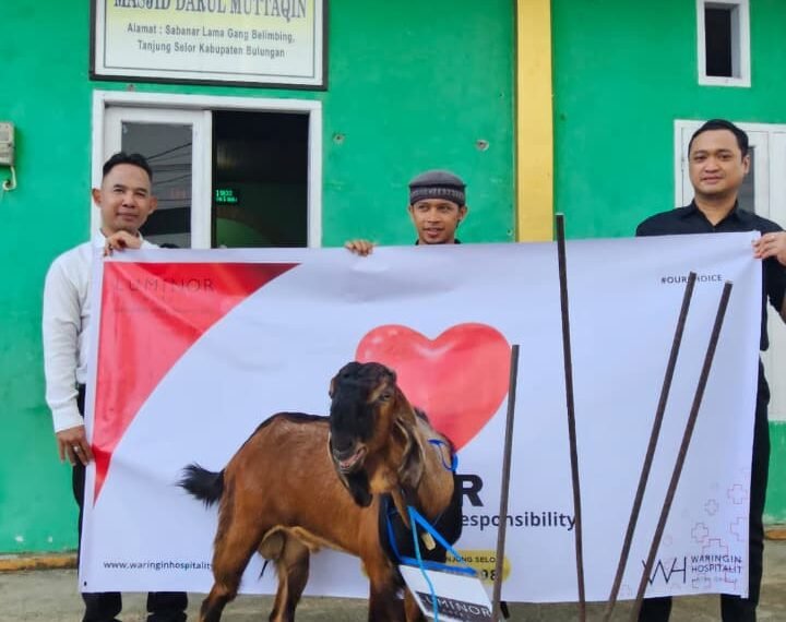 Luminor Hotel Tanjung Selor Salurkan Hewan Kurban untuk Warga Sekitar Masjid Darul Muttaqin