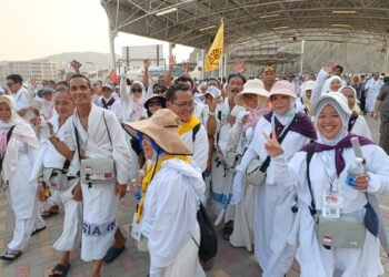 Jemaah Kaltara Selesaikan Lempar Jumrah di Tengah Cuaca Ekstrem Mina