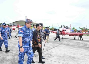 Menuju Brunei, Jupiter Aerobatic Team Singgah di Tarakan