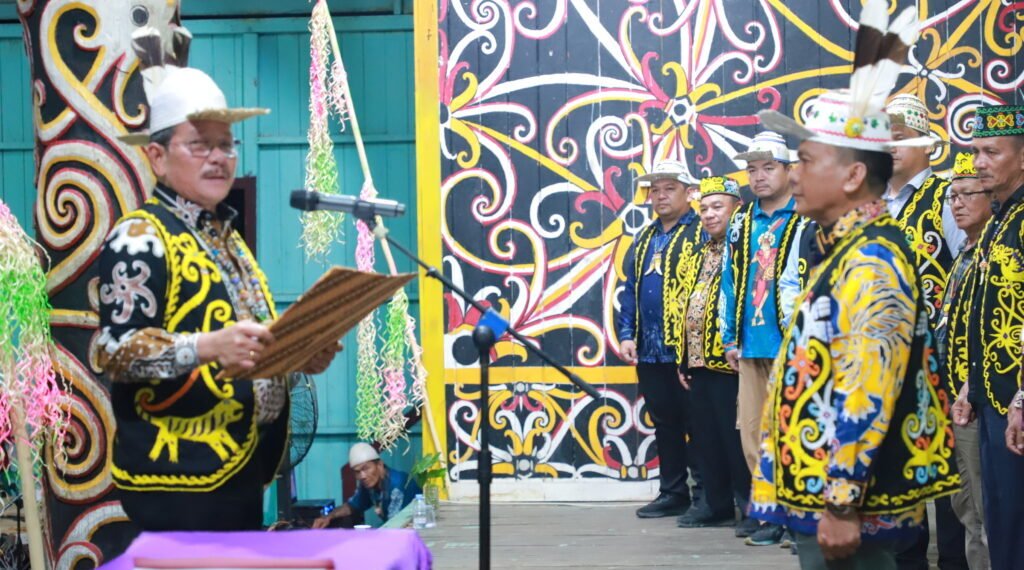 Wagub Lantik Ketua LADK Bulungan, Tegaskan Adat Mitra Strategis Pembangunan