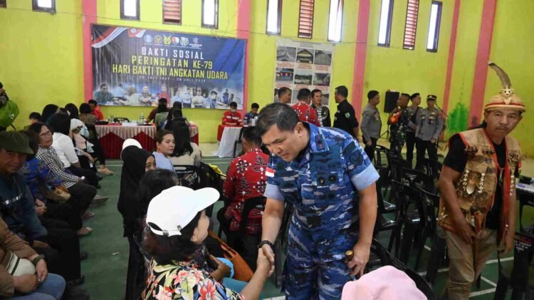 TNI AU Terbangkan 5 Ton Bantuan ke Krayan, Layani Ratusan Warga Perbatasan