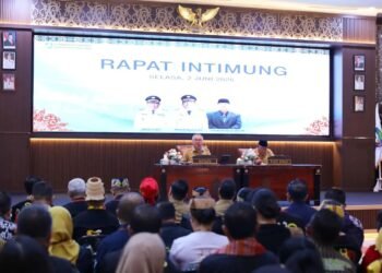 Wempi Dorong Program Pembangunan Lebih Realistis dan Tepat Sasaran