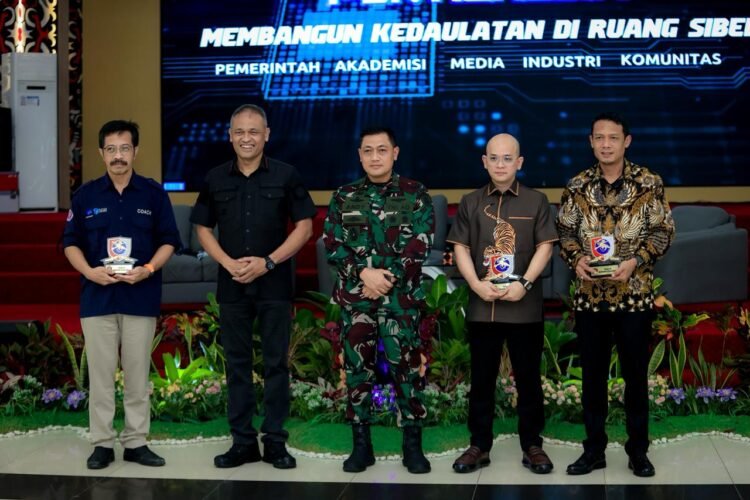 Perkuat Kedaulatan Digital, Kodam VI/Mlw Gelar Seminar Augmentasi Siber Berbasis Pentahelix