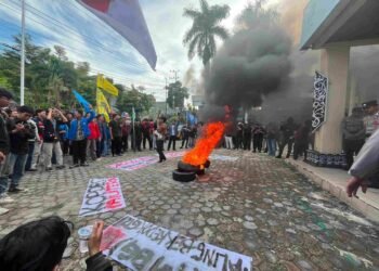 Aksi Mahasiswa di Tarakan Desak Turunkan BBM hingga Tolak RUU Polri