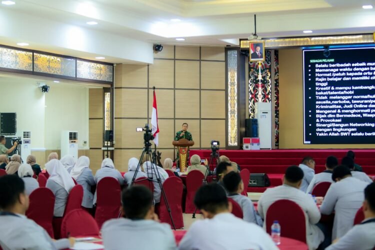 Pelajar SMA Islam Bunga Bangsa Samarinda Dapat Pembekalan Kepemimpinan di Makodam VI/Mulawarman
