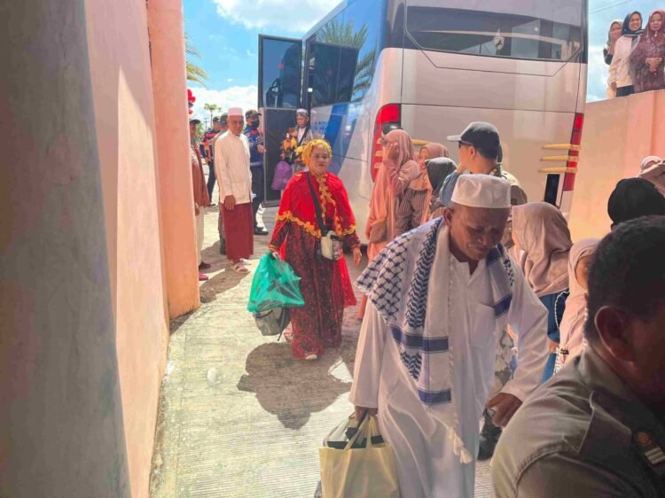 186 Jemaah Haji Tarakan Tiba Bertahap di Islamic Center, Diserahkan ke Keluarga