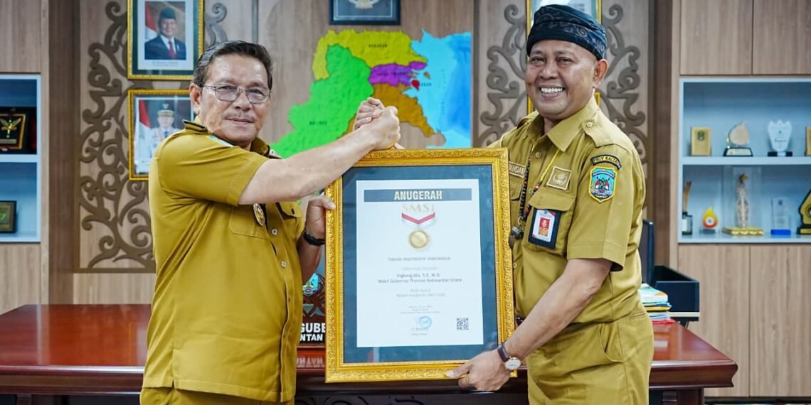Wagub Ingkong Raih Penghargaan Tokoh Inspiratif Indonesia dari SMSI