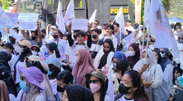 Ribuan Warga Datangi DPRD Tarakan, Klaim MBG Gerakkan Ekonomi Lokal
