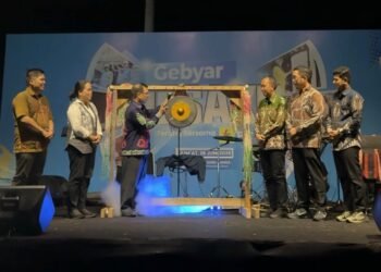 Listrik Resmi Menyala di Tanjung Nanga, 237 Rumah Terima Sambungan Gratis