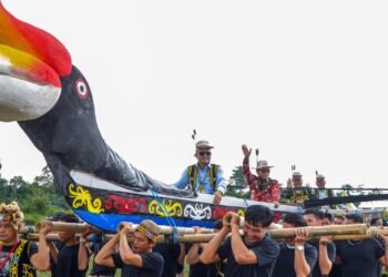 Gubernur Ajak Generasi Muda Jaga Nilai Budaya Dayak Kenyah Temengang Iwan