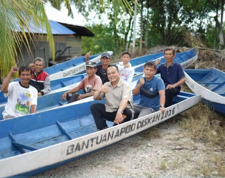 Bantuan Perahu Disalurkan ke Nelayan Bulungan, Wabup Ingatkan Tidak Dialihkan