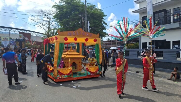 Ribuan Peserta Meriahkan Pawai Budaya Iraw Tengkayu XV, Antusiasme Warga Tetap Tinggi