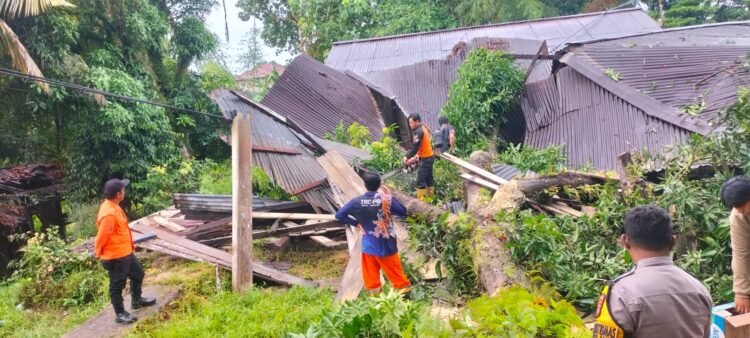 Tarakan Dilanda Longsor dan Pohon Tumbang, BPBD Imbau Warga Tetap Waspada