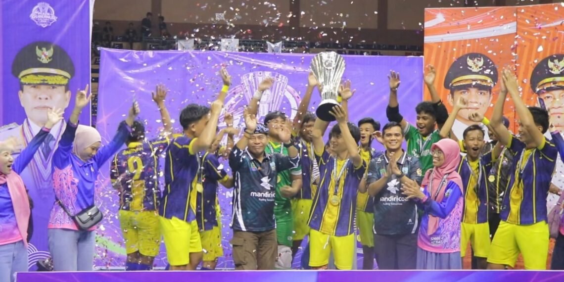 Tutup Turnamen Futsal Pelajar, Gubernur Motivasi Atlet Muda Raih Prestasi Lebih Tinggi