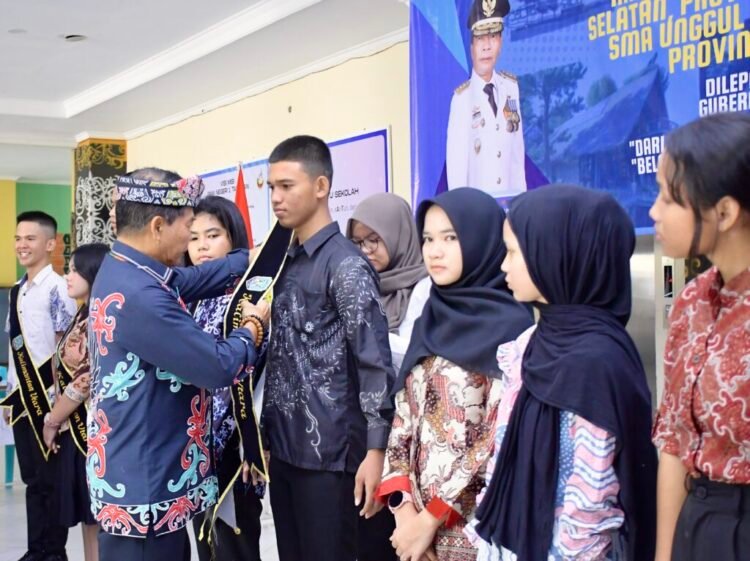 Gubernur Lepas Angkatan Pertama SMA Unggul Garuda, Titip Harumkan Nama Daerah