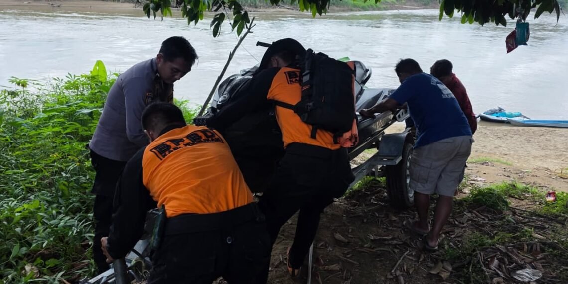 Pasangan Suami Istri Diduga Hanyut di Sungai Sembakung, Tim Gabungan Lakukan Pencarian