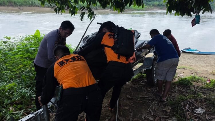 Pasangan Suami Istri Diduga Hanyut di Sungai Sembakung, Tim Gabungan Lakukan Pencarian